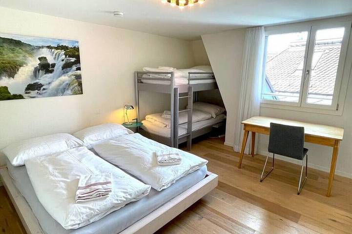 Geheel appartement, Concierge, Penthouse Alps Scenic View by SwissHut in Interlaken, Meer van Thun