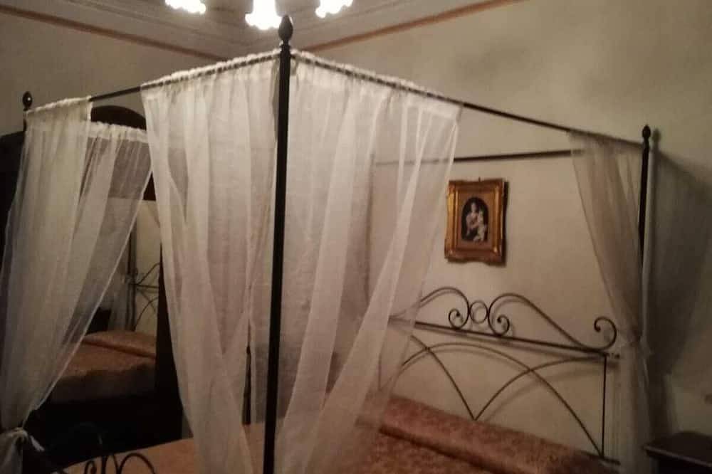 Entire apartment, Charming House in the heart of Montepulciano in Montepulciano, Siena Province