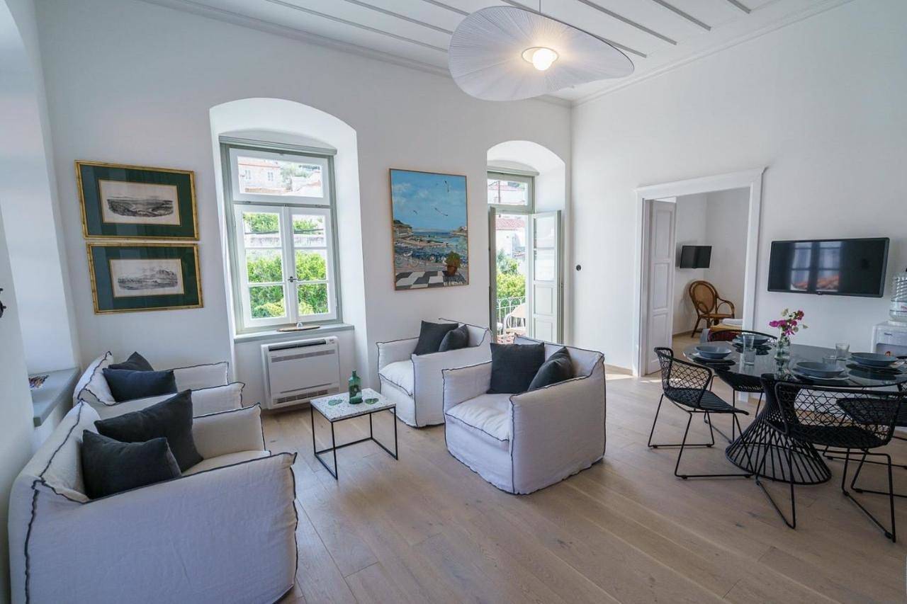 Deluxe Apartment in Hydra