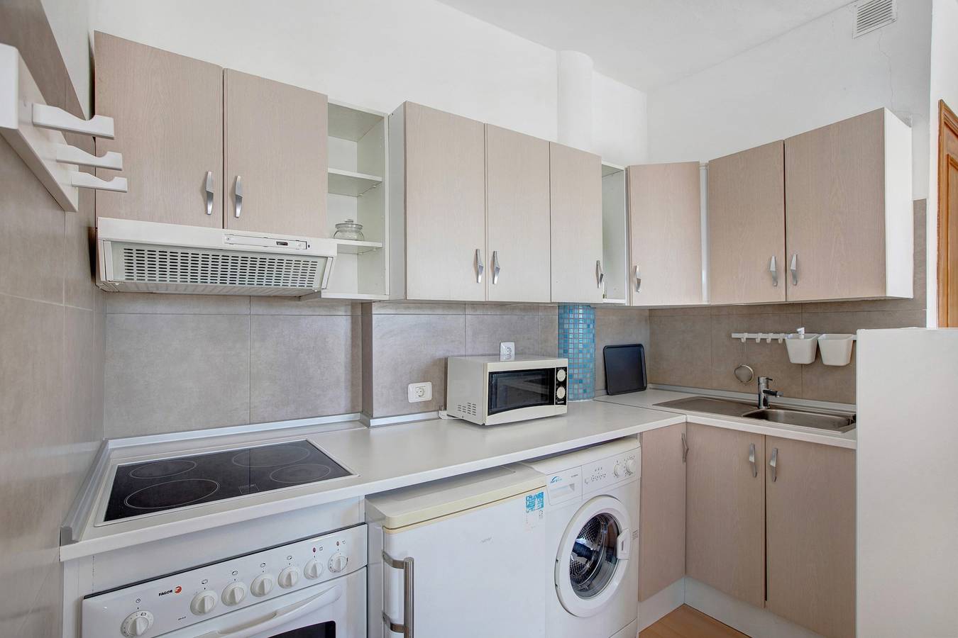 Vakantiestudio 'Estudio 4 Costa Adeje' met zeezicht, gedeeld zwembad en wifi, foto 6