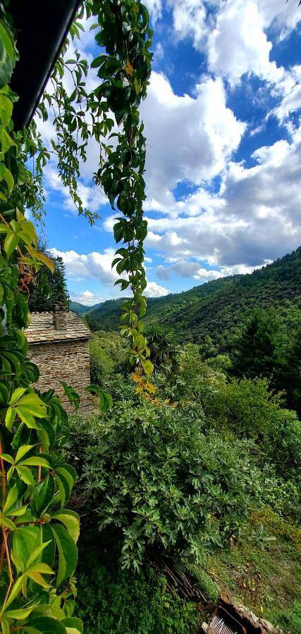 Gîte pour 4 personnes, avec terrasse et vue à Saint-Privat-de-Vallongue