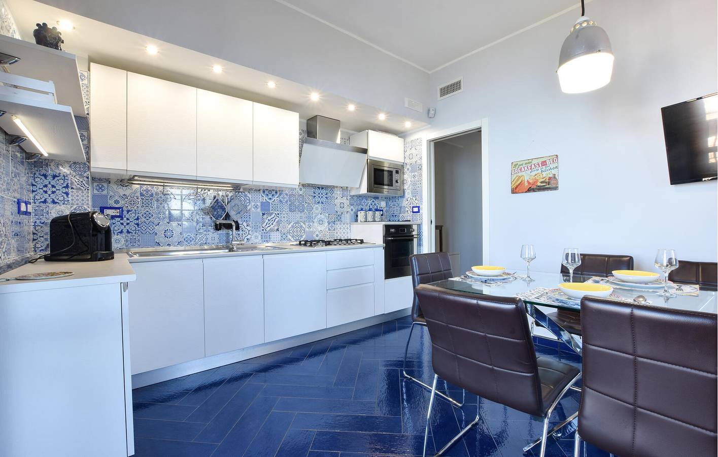 Apartamento vacacional entero, Acogedor apartamento junto a la playa con WiFi y aparcamiento in Gioiosa Marea, Provincia de Messina