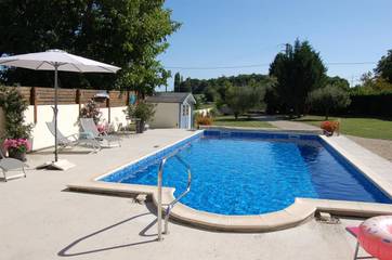 Chambre d’hôte pour 3 personnes, avec terrasse et jardin ainsi que piscine et vue à Yviers