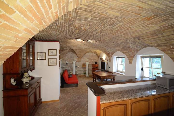 Appartamento intero, Monolocale In Edificio Medioevale, Con Ampio Terrazzo, Aria Condizionata, Wi-Fi in Spello, Perugia e dintorni