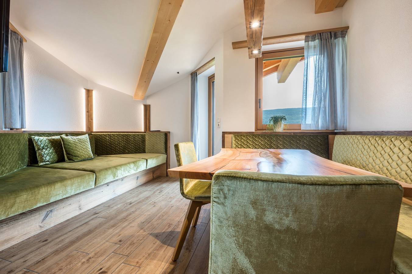 Ganze Wohnung, Ferienwohnung "Forchnerhof 4" mit Bergblick, 2 privaten Terrassen & Wlan in Terenten, Dolomiti Superski