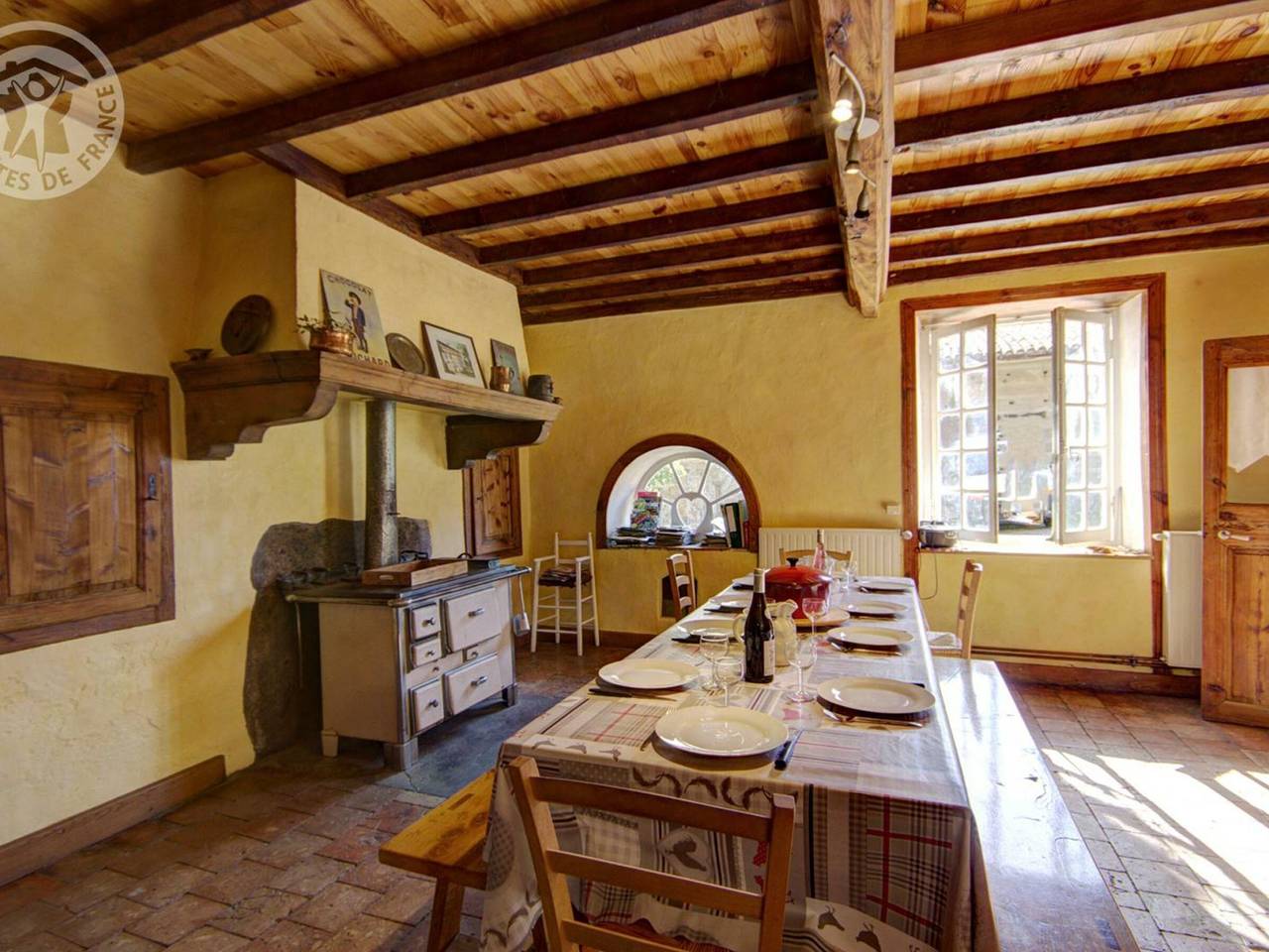 Charmante Ferme avec Jardin, 5 Chambres, Cheminée, et Wifi – Idéale pour Randonnées et Animaux Autorisés in Saint-Martin-la-Sauveté, Roanne und Umgebung