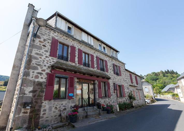 Gîte pour 2 personnes, avec Jardin et Vue à Albepierre-Bredons