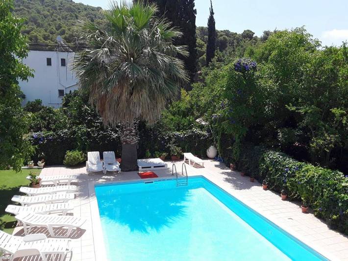 Cottage pour 2 personnes, avec jardin et piscine dans Poros
