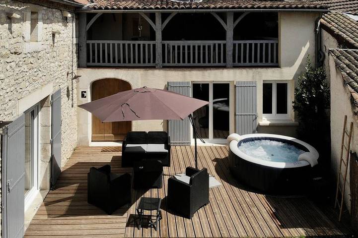 Maison de vacances pour 8 personnes, avec Balcon ainsi que Jacuzzi et Jardin à Thenon