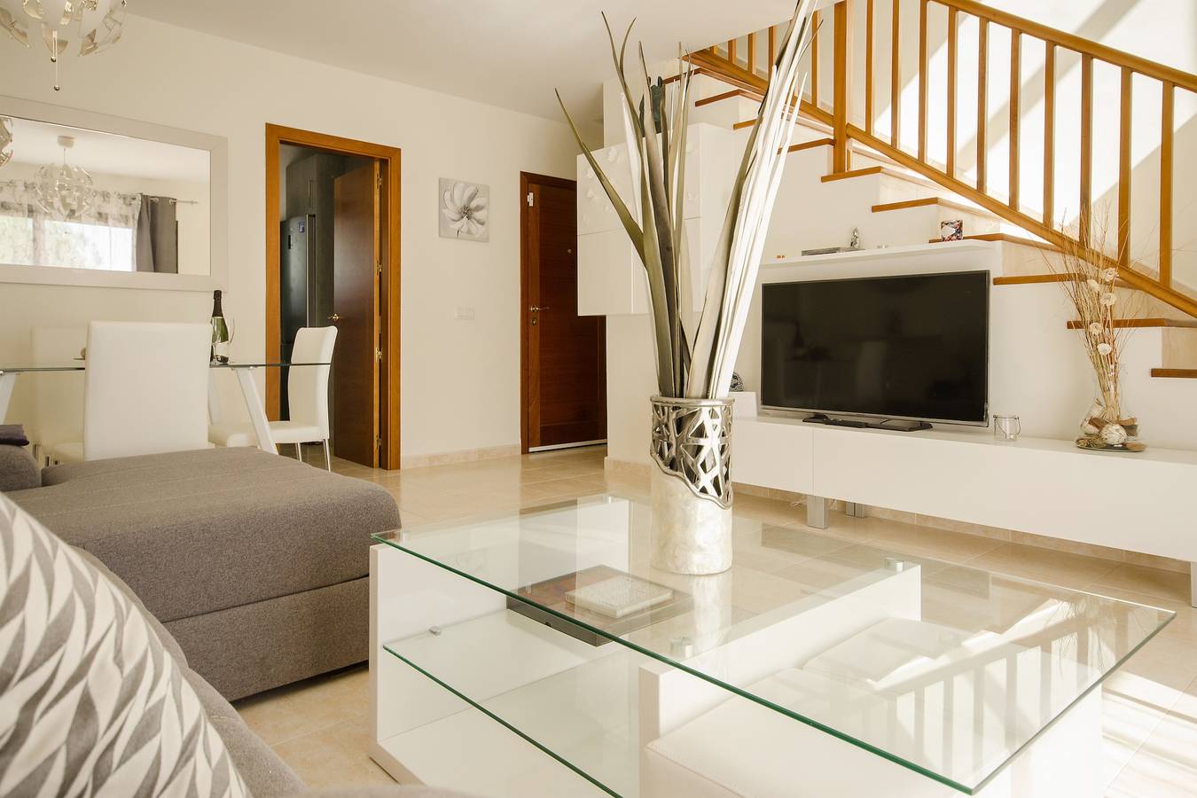 Elegante casa dúplex con patio privado y bañera de hidromasaje, Wi-Fi y vistas al mar in Playa Blanca, Yaiza