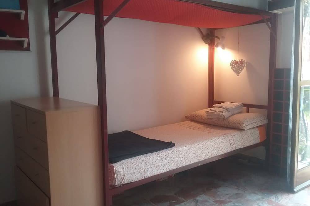 Apartamento entero, Apartamento con vistas al mar, a 5 minutos de la playa. in Finale Ligure, Finale Ligure Municipio