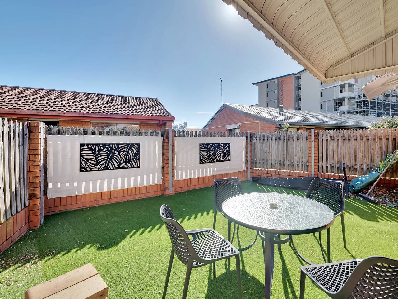 Entire apartment, Tranquil 2-Bed Townhouse Close to Beach in Redcliffe, Brisbane