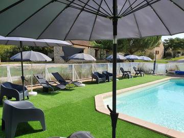Gîte pour 4 personnes, avec piscine ainsi que vue et jardin à Salviac