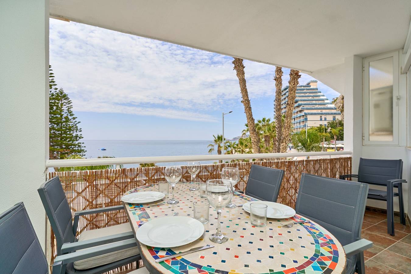 Holiday Apartment with Sea View, close to the Beach with Terrace & Wi-Fi