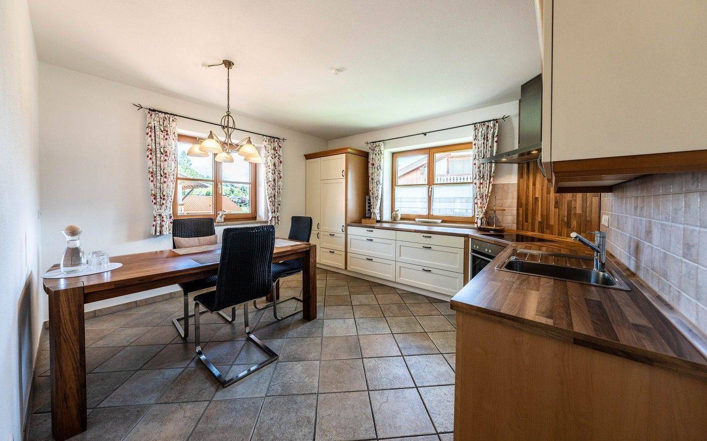 Ganze Wohnung, 4-Sterne Ferienwohnung - Haus Lara Fewo 2 für 2 mit Terrasse & Bergblick in Wallgau in Wallgau, Walchensee