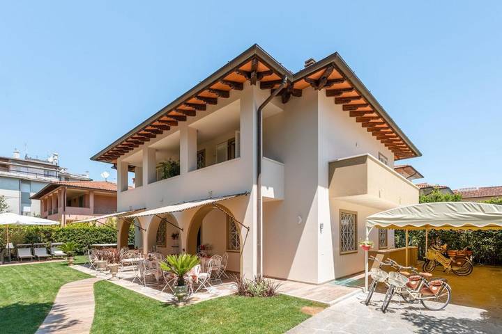 B&b per 2 persone, con Balcone e Terrazza nonché Idromassaggio e Giardino a Forte dei Marmi