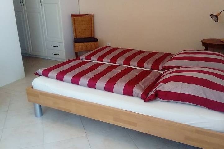 Ganze Wohnung, Moderne 2 1/2 Zimmer Ferienwohnung in Seenähe nahe Tripsdrill bei Heilbronn in Zaberfeld, Kraichgau