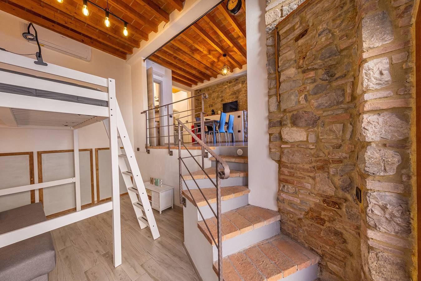 Ganze Wohnung, Casa Poggivecchi im historischen Zentrum von Castellina Marittima in Castellina Marittima, Etruskische Küste