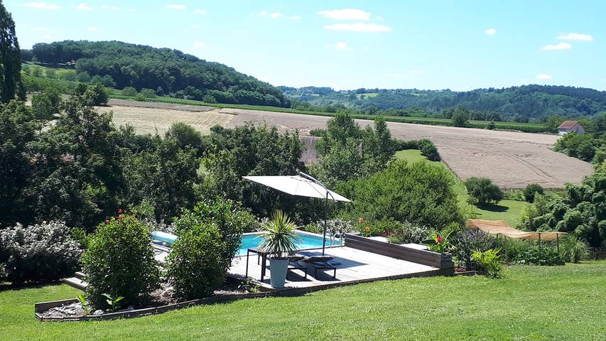 Gîte pour 3 personnes, avec jardin ainsi que piscine et terrasse