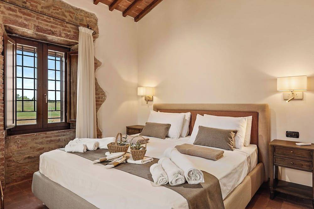 Luxury Umbrian Villa with Vineyard - Authentic Italian Country Estate Experience in Panicale, Lake Trasimeno