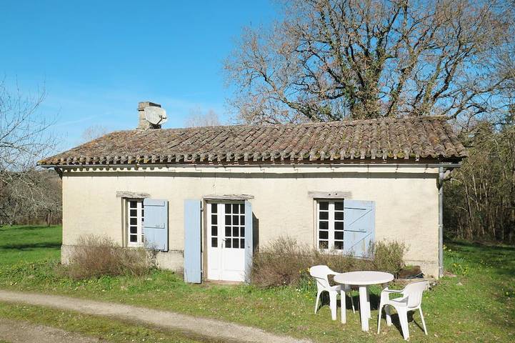 Gîte pour 3 personnes, avec jardin, animaux acceptés à Labretonie