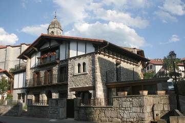 Gîte pour 5 personnes, avec terrasse et vue à Lesaka