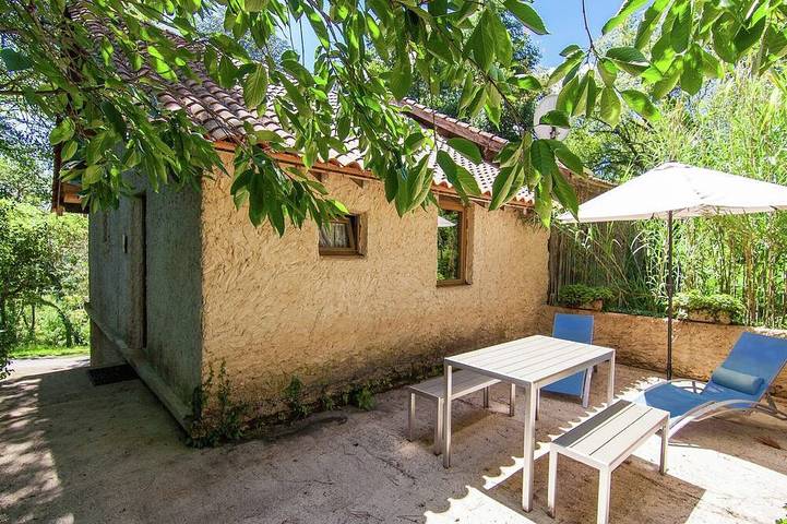 Gîte pour 4 personnes, avec Jacuzzi ainsi que Terrasse et Jardin