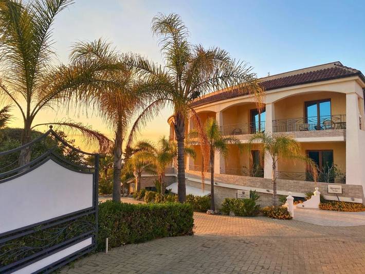 Hôtel pour 2 personnes, avec Balcon et Terrasse ainsi que Jardin et Piscine à Zambrone