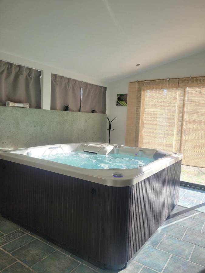 Apartamento de vacaciones para 3 personas, con jardín y jacuzzi - 1