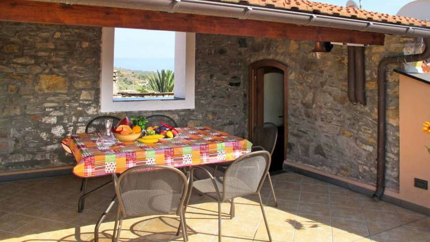 Ferienwohnung für 5 Personen, mit Terrasse in Civezza