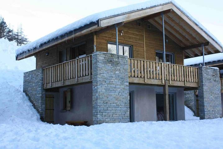 Chalet pour 12 personnes, avec vue et jardin, animaux acceptés dans La Norma