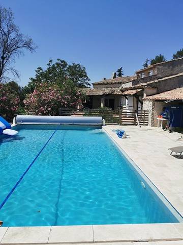 Chambre d’hôte pour 3 personnes, avec jacuzzi et terrasse ainsi que piscine et jardin, animaux acceptés à Saint-Maximin-la-Sainte-Baume