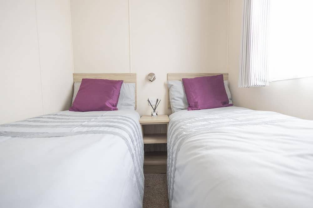 Pineview Retreat - a three bedroom property on Shorefield Country Park, Milford on Sea in Milford-on-Sea, Hampshire
