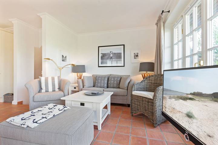 Ganze Wohnung, Bestlage zwischen Dünen und Dorfteich. Mit eigenem Gärtchen. in Wenningstedt, Sylt