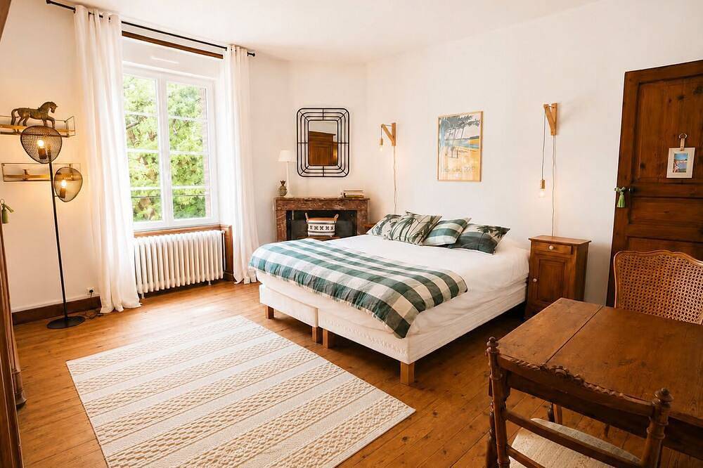 Country house - 10 pers. with private pool & forest, 20 min. from the sea in Saint-Mathurin, Valle del Loira