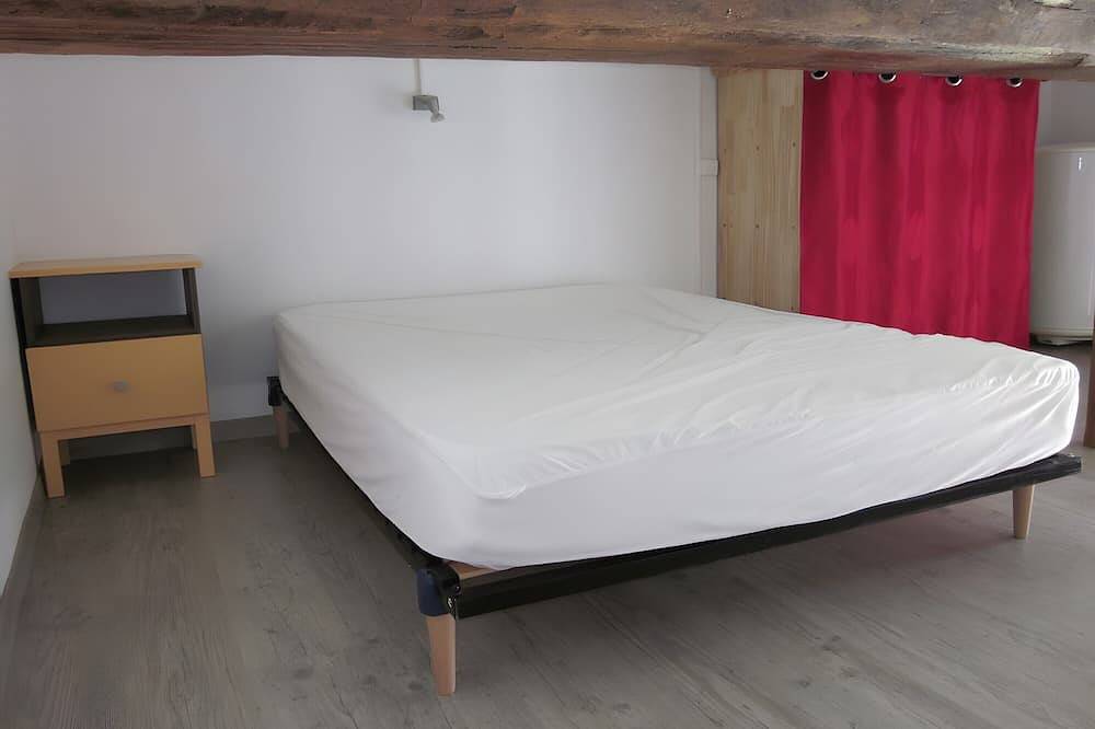 Appartamento intero, Accogliente Appartamento F1 Place Paoli con Vista Montagna e Wi-Fi in Corte Francia, Parco naturale regionale della Corsica