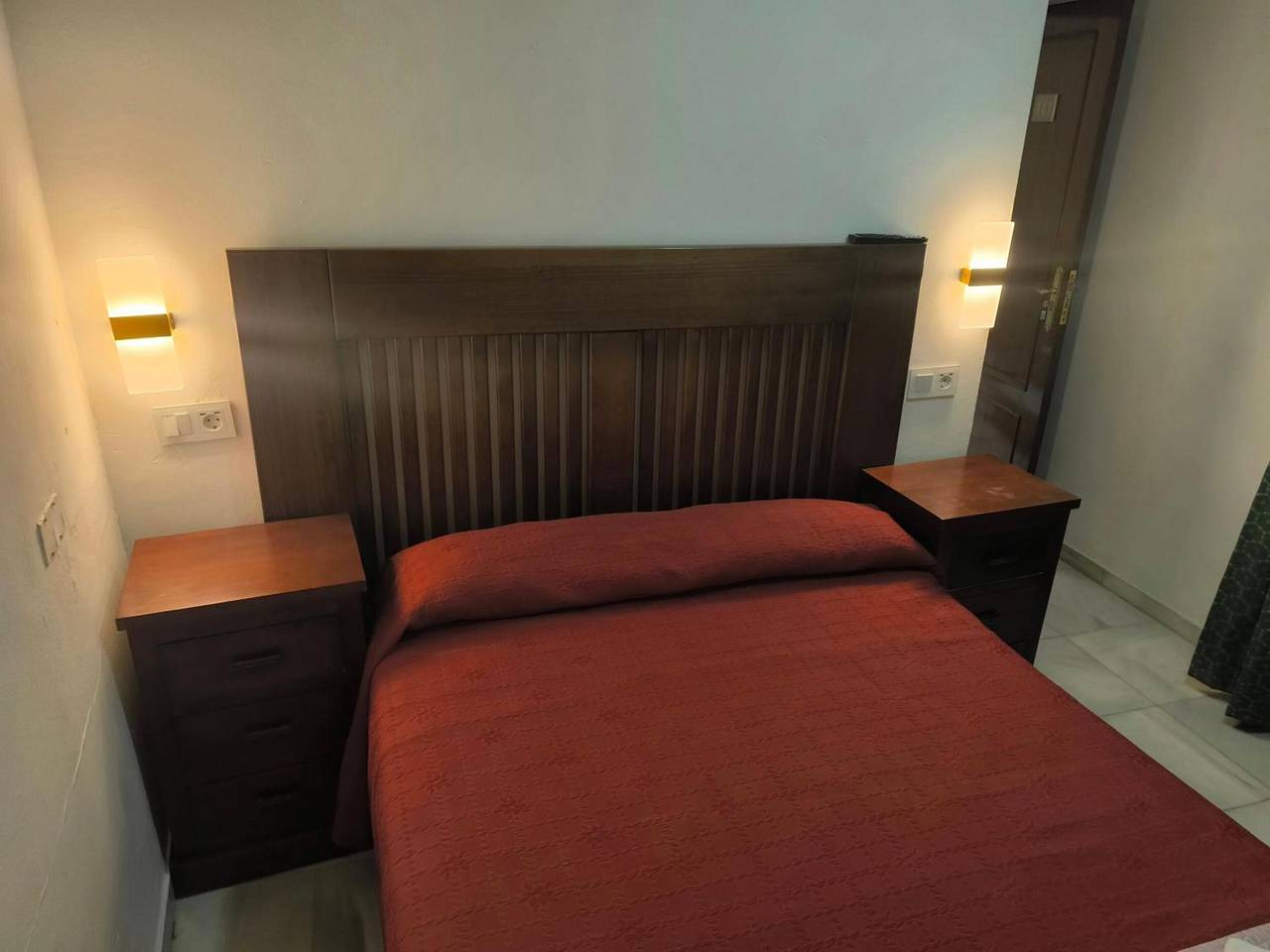 Room 'Habitación 207' with Wi-Fi and Air Conditioning in Granada, Granada Province