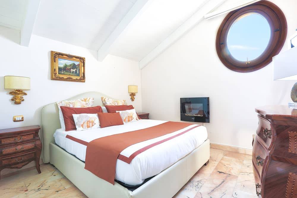 Seaview and luxury attic, swimming pool and terrace in Marina di Puolo, Napoli e dintorni