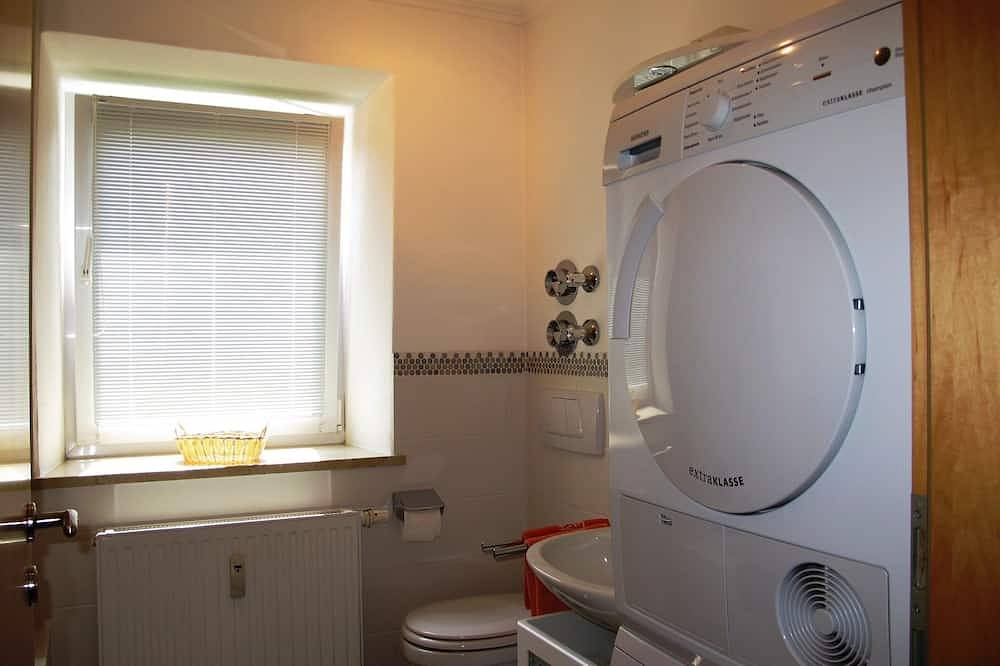 Ganze Wohnung, Ferienwohnung, 55qm, 1 Schlafzimmer, Küche extra, Tv, Telefon, Fön, Terrasse in Altötting, Landkreis Altötting