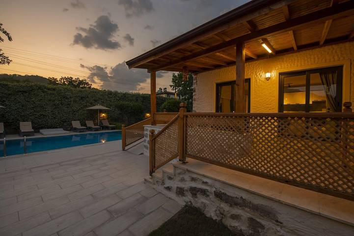Villa for 8 people, with hot tub and garden in Kayaköy