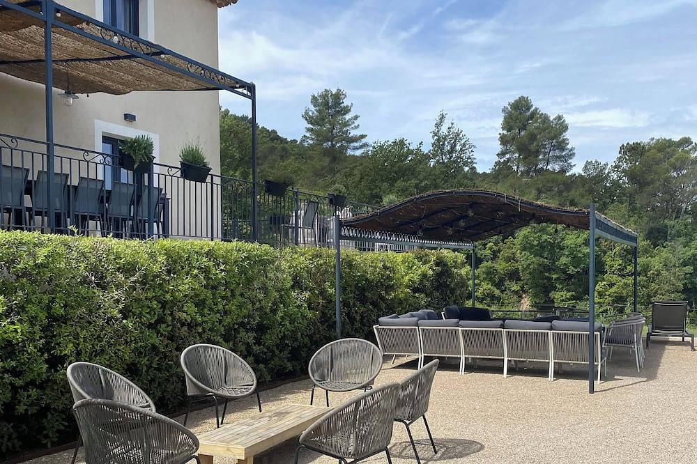 La Villa Chardonnay,  grande bâtisse de 7 chambres au cœur d'un vignoble Ab in La Celle (Var), Côte méditerranéenne (France)