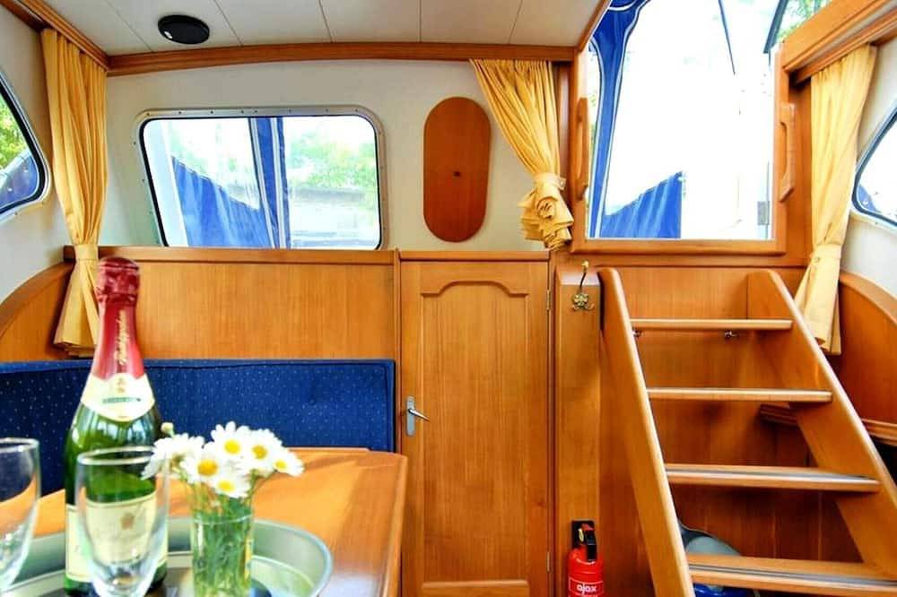 Yacht Pedro Skiron 35 für 4+2 Personen. in Zehdenick, Ruppiner Seenland