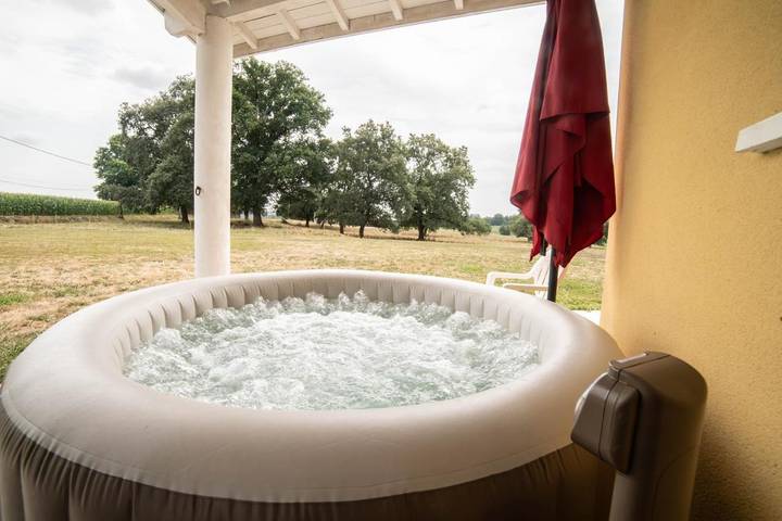 Maison de vacances pour 10 personnes, avec Balcon et Terrasse ainsi que Jardin et Sauna à Hagetmau