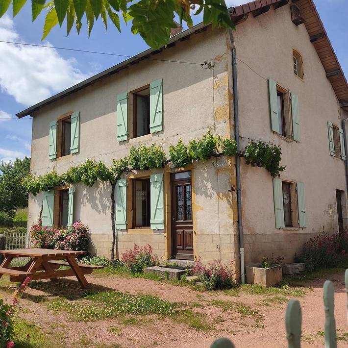 Gîte pour 13 personnes, avec terrasse et jardin en Bourgogne