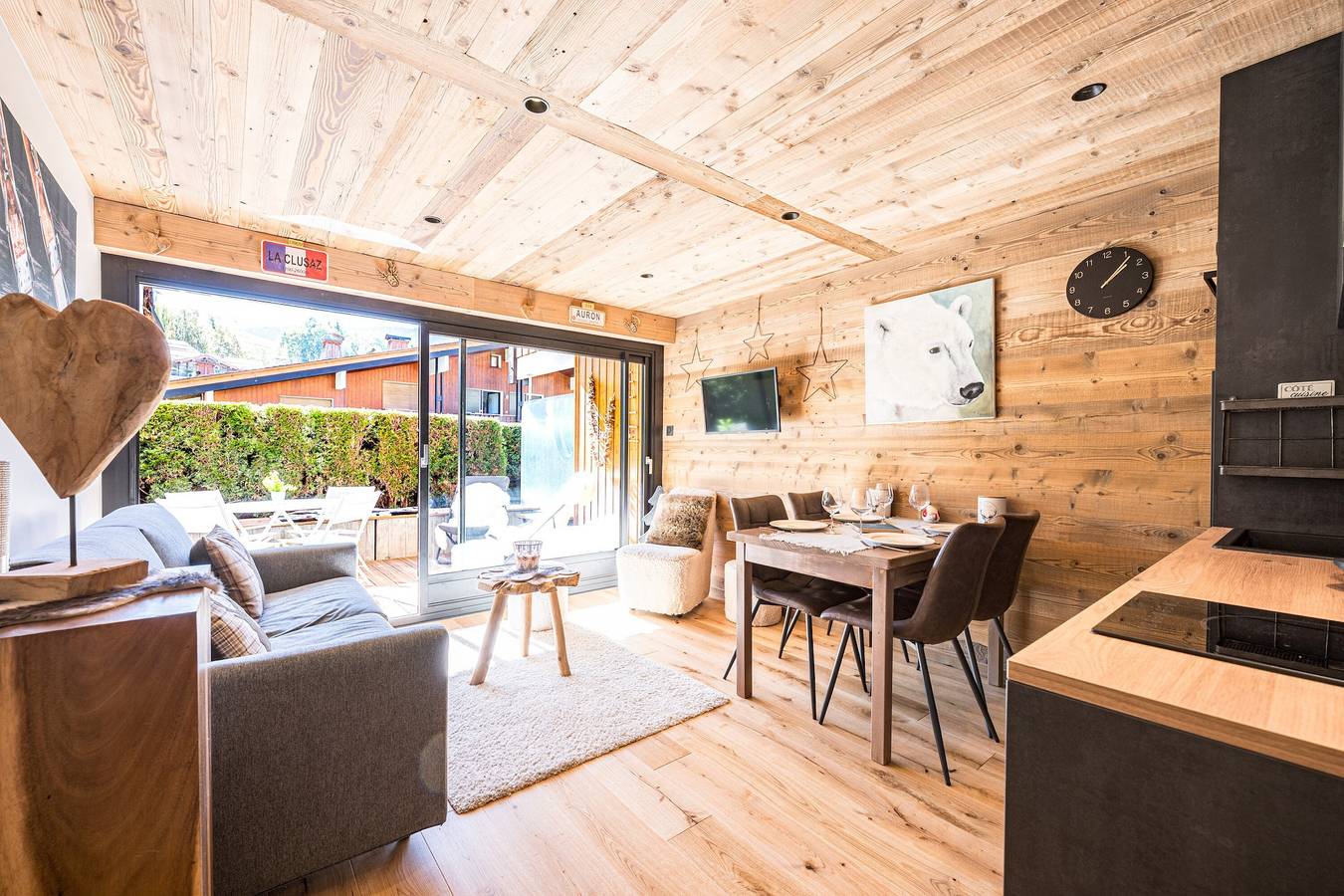 Ganze Wohnung, Appartement 'Centre Village La Clusaz' mit Bergblick, privater Terrasse und Wlan in La Clusaz, Annecy und Umgebung