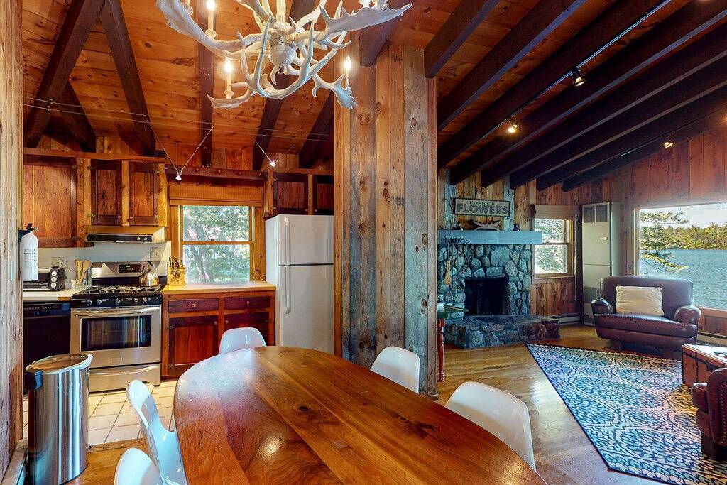 Pet Friendly waterfront house on Lake Winnipesaukee sleeps 6 in Moultonborough, Lake Winnipesaukee