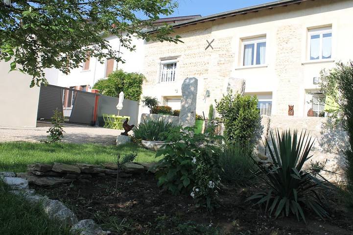 Location de vacances pour 5 personnes, avec jardin, animaux acceptés dans l' Ain