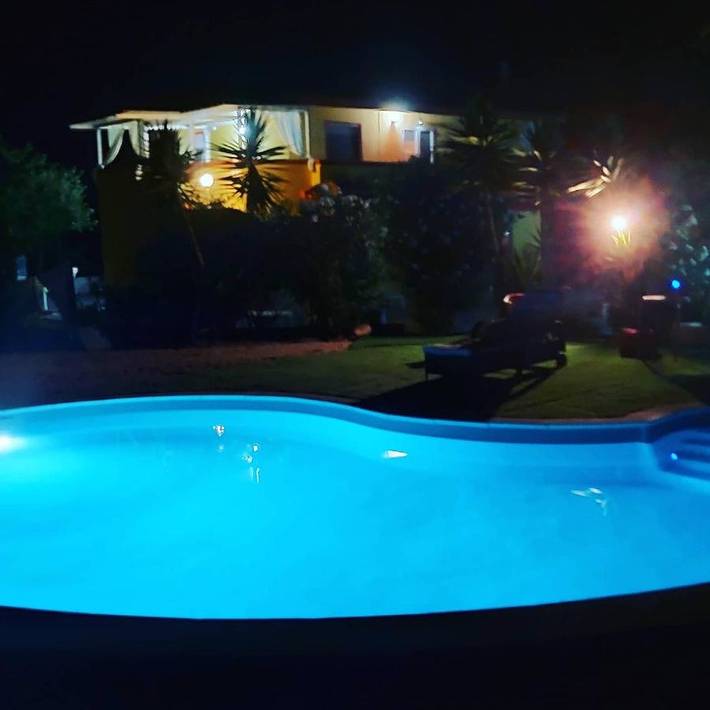 Chambre d’hôte pour 3 personnes, avec bassin pour enfant et piscine ainsi que jardin et vue à Bosa - 3