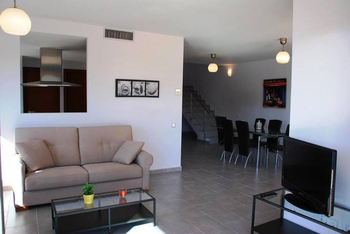 Villa pour 10 personnes, avec jardin et piscine, animaux acceptés à Calafat - 4