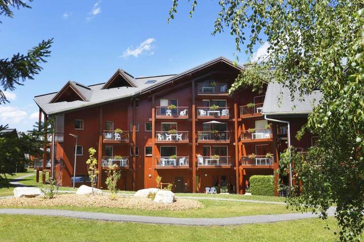 Appart’hôtel pour 8 personnes, avec balcon et jacuzzi ainsi que sauna et jardin, animaux acceptés